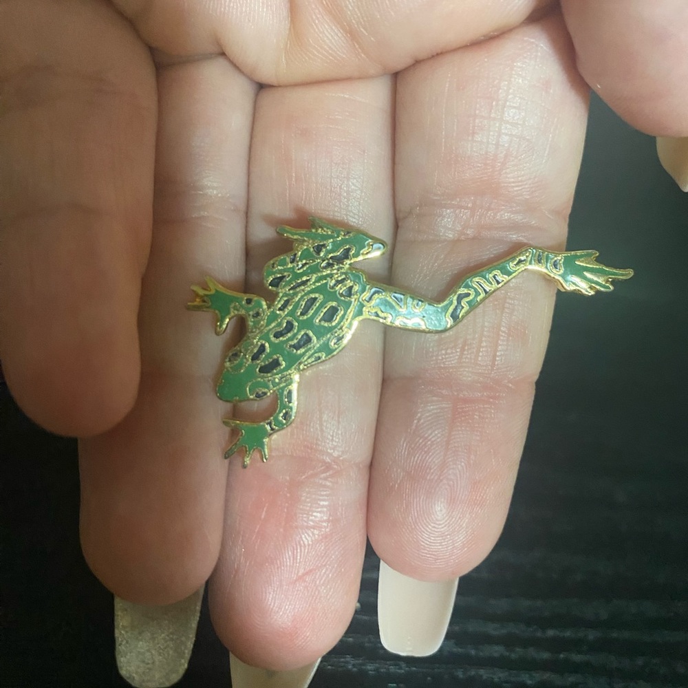 Green Frog Brooch/ Gold